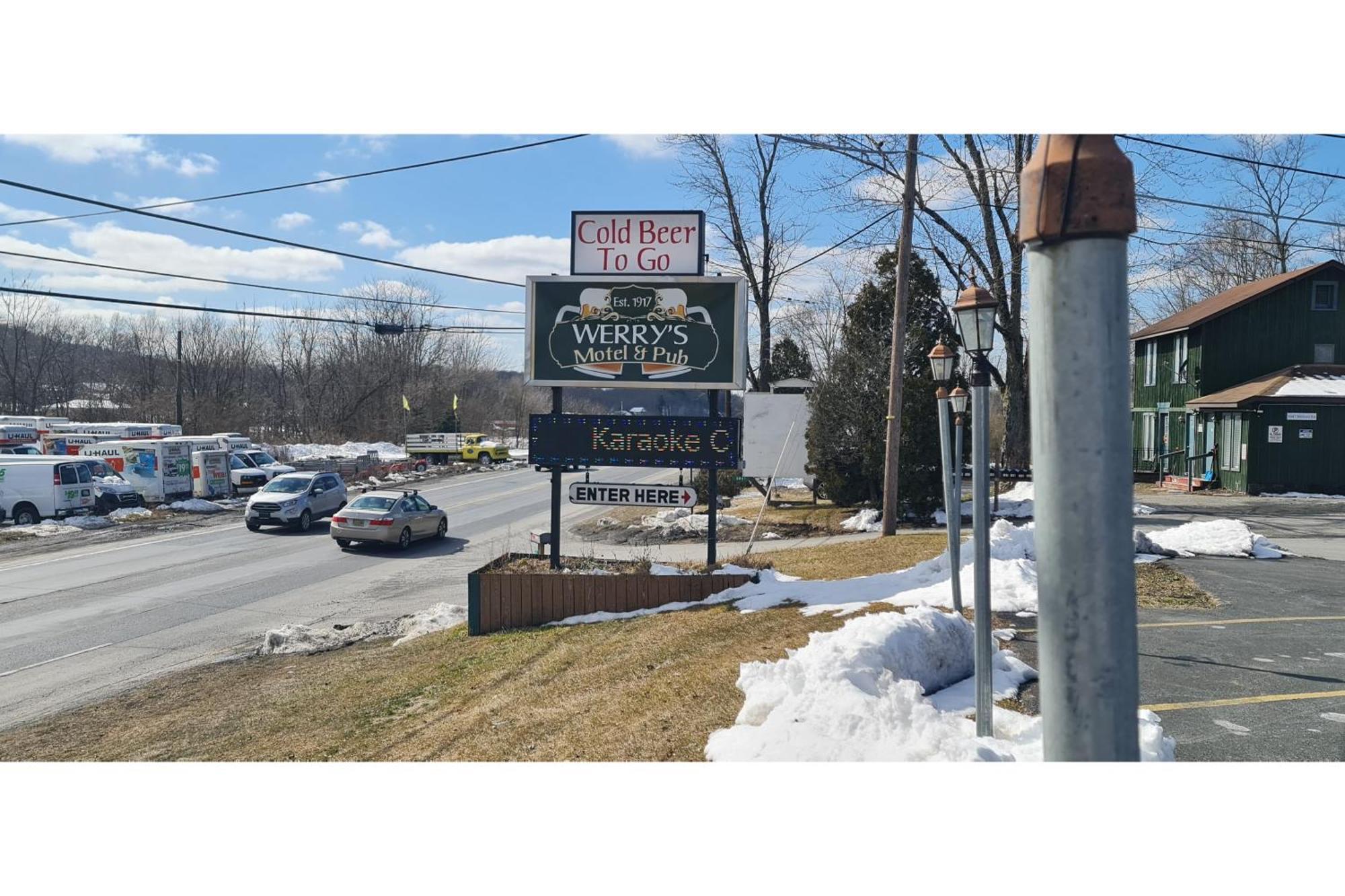 Werry'S Cottages Motel & Pub By Oyo East Stroudsburg Poconos Exterior photo